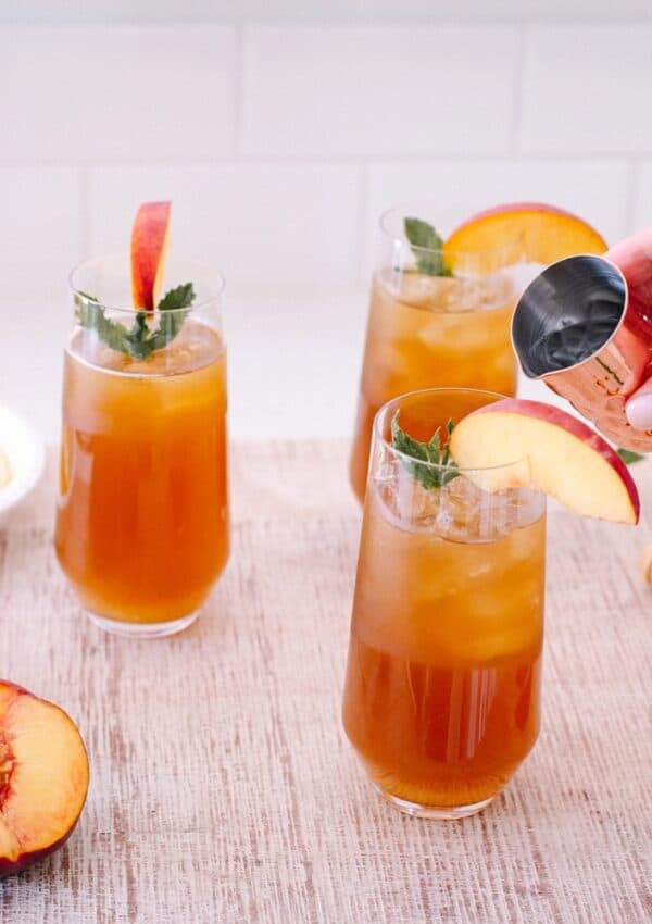 Skinny Spiked Peach Tea Cocktail